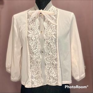 VTG Light Pink Button Down Light Pink Bed Jacket with Lace Trim and Bow